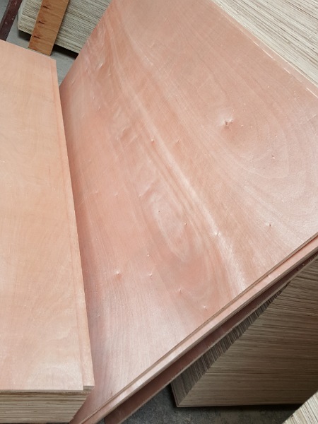 Plywood với máy ép nóng hai lần đóng gói